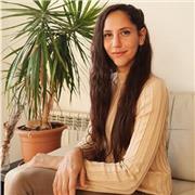 Psicóloga, máster en terapias de tercera generación. Puedo dar clases sobre cualquier tema afín o también realizar trabajos como TFG, TFM, etc. Soy también profesora de yoga y me estoy formando cómo terapeuta Gestalt
